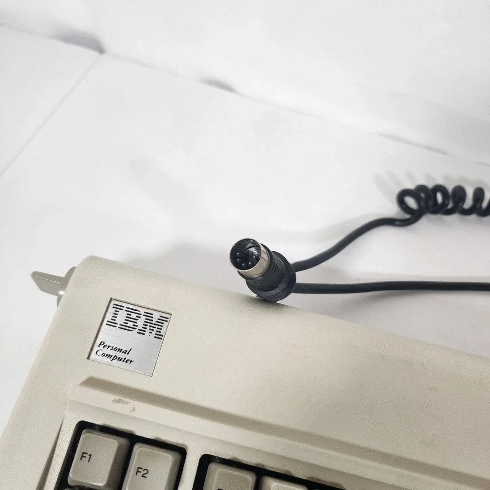 Vintage IBM XT Personal Computer Keyboard - Clicky
